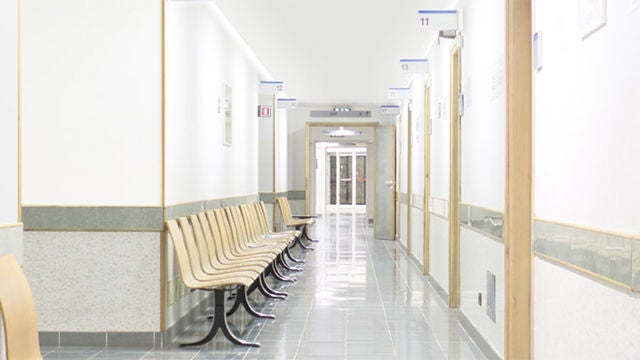 Iluminación LED y controles LED para corredores hospitalarios