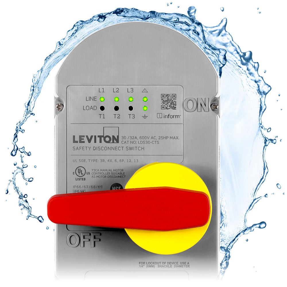 Salpicadura de agua en un interruptor de desconexión no metálico con parte superior curva