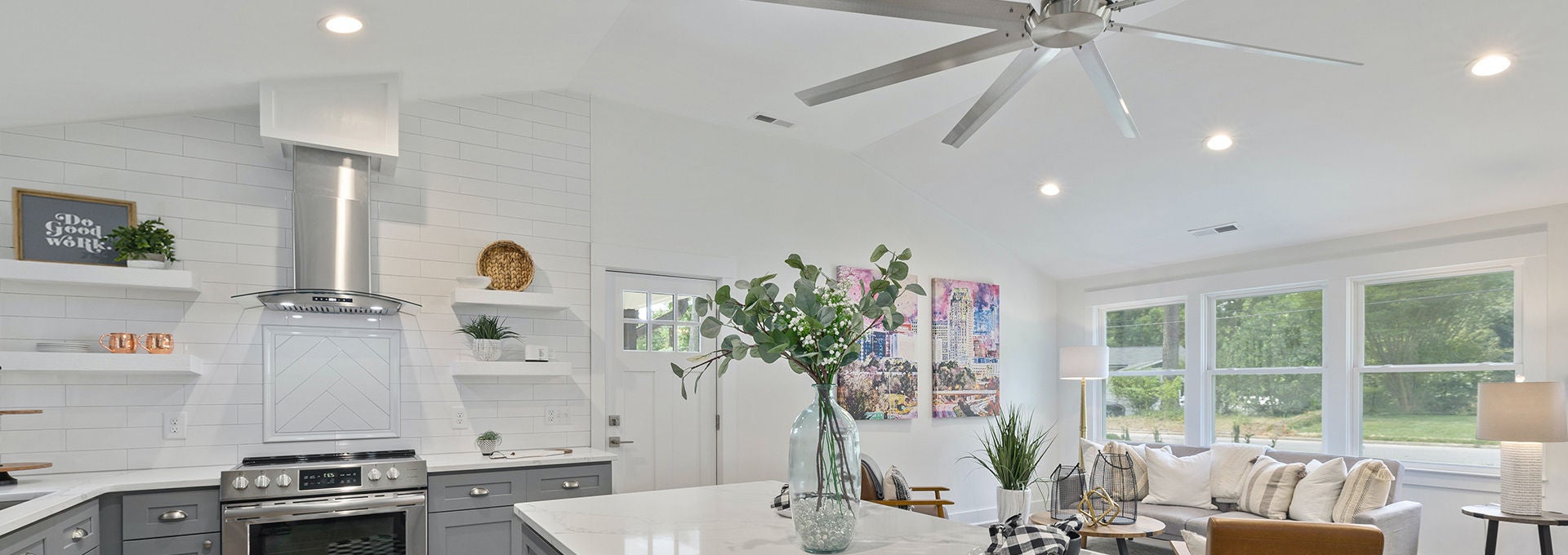 Luces empotradas delgadas con deflector de Leviton