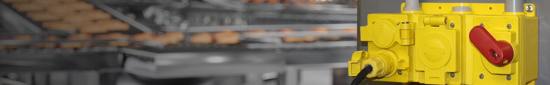 Caja FD de 3 elementos con cubiertas en una configuración de fábrica