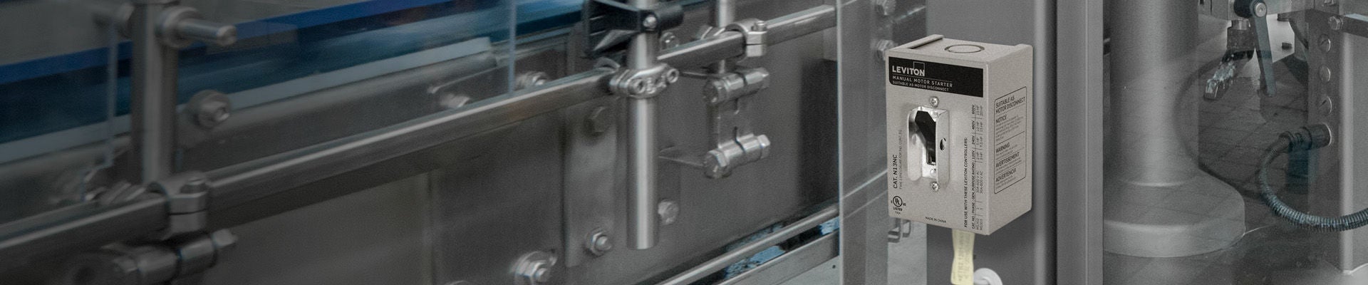 Control de motor fijado a maquinaria de fabricación